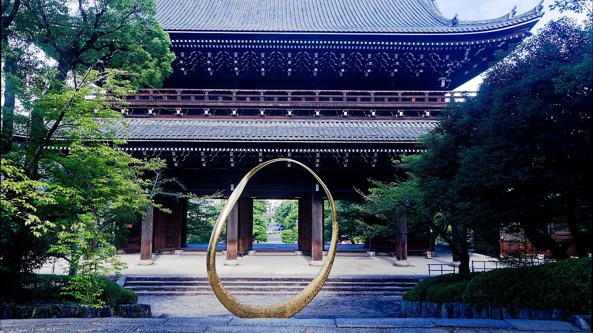 Profound Ego-Surrender as Art of Organizational Survival Can the awareness of an ending make each morning luminous?